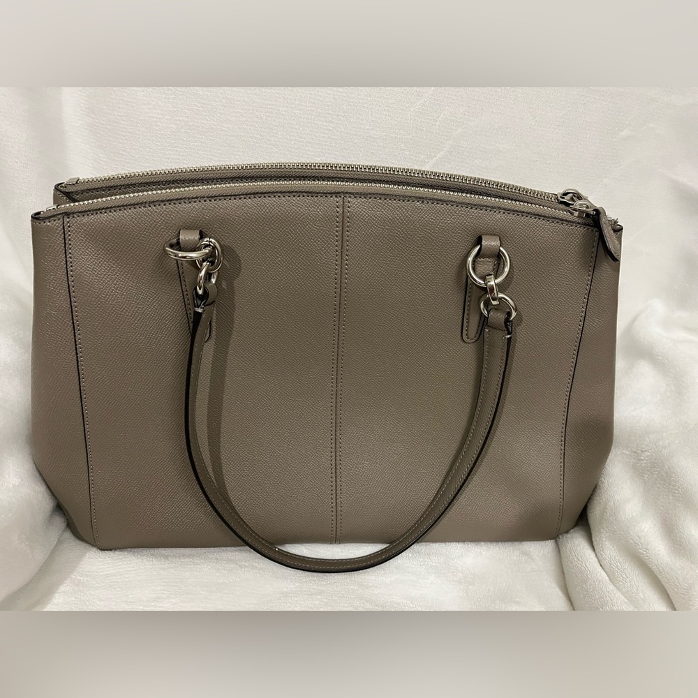 Beautiful Coach handbag- NWOT- elephant grey- with removable shoulder strap - Picture 3 of 5